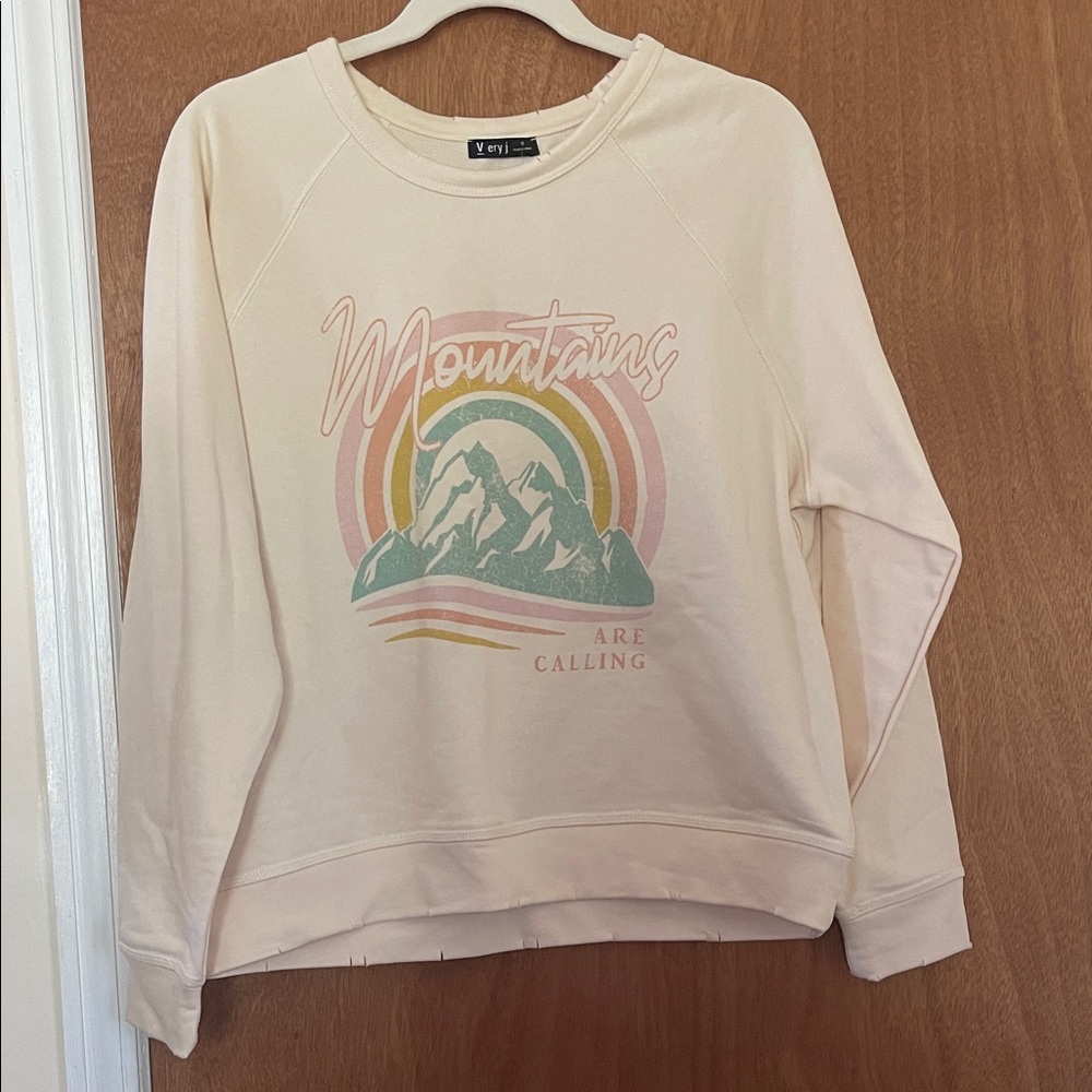 Brand New Cream 'Mountains Are Calling' Sweatshirt from Sonoma boutique
